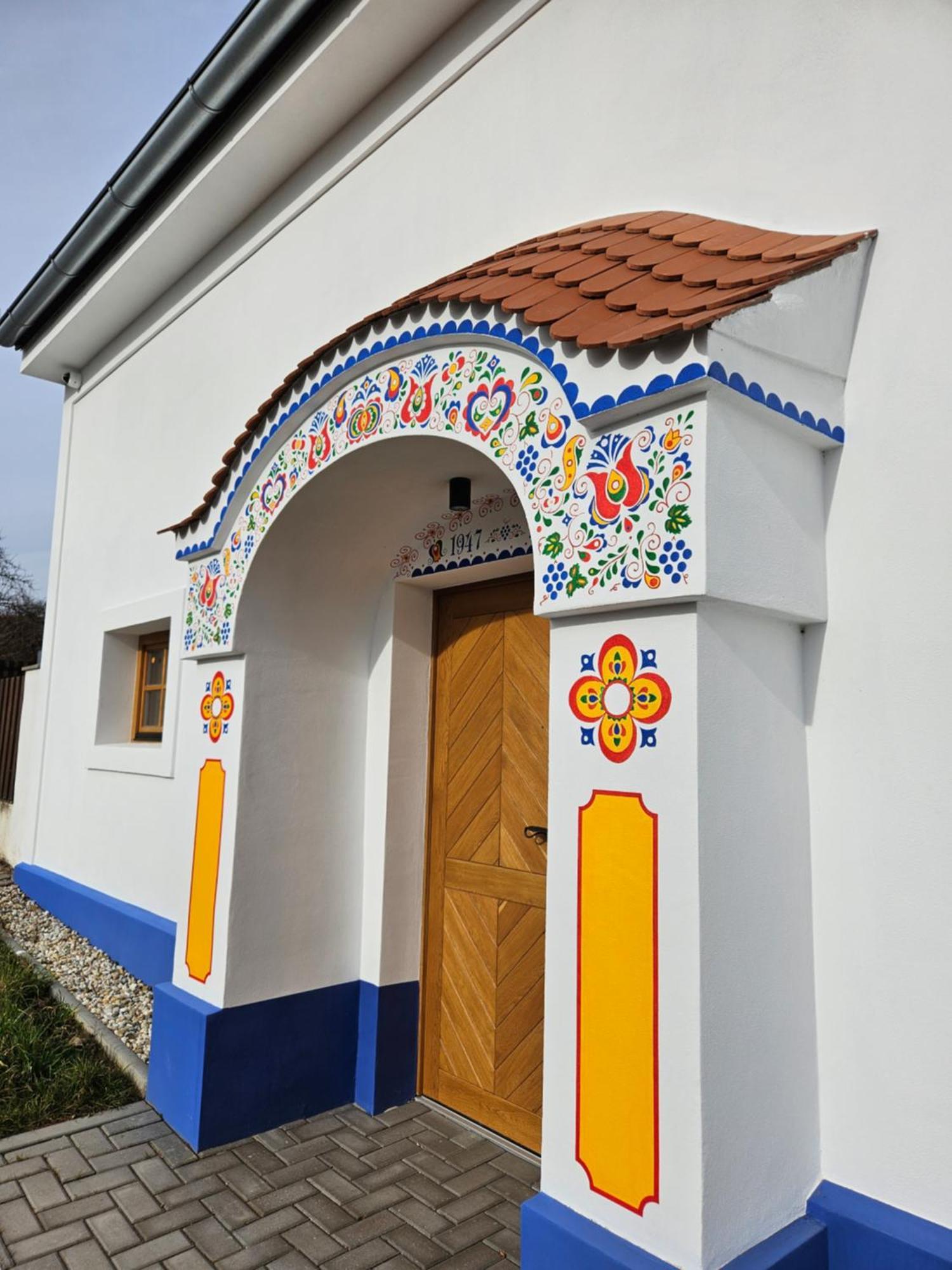Pod Vinohradem - Apartmany & Vinne Sklepy Mutenice Bagian luar foto