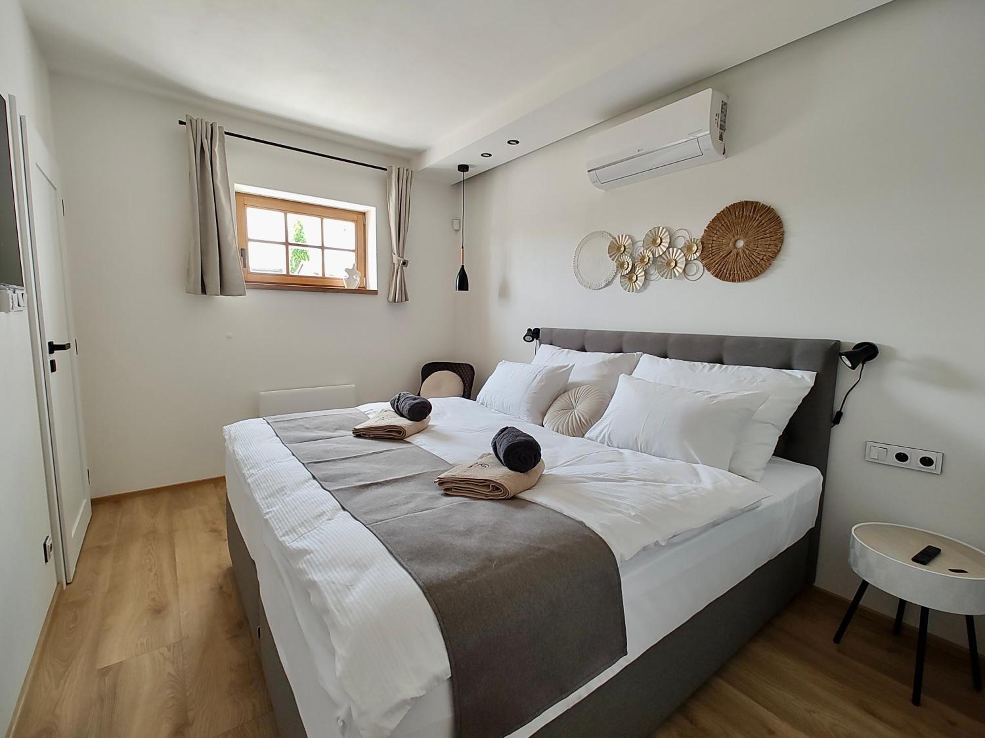 Pod Vinohradem - Apartmany & Vinne Sklepy Mutenice Bagian luar foto