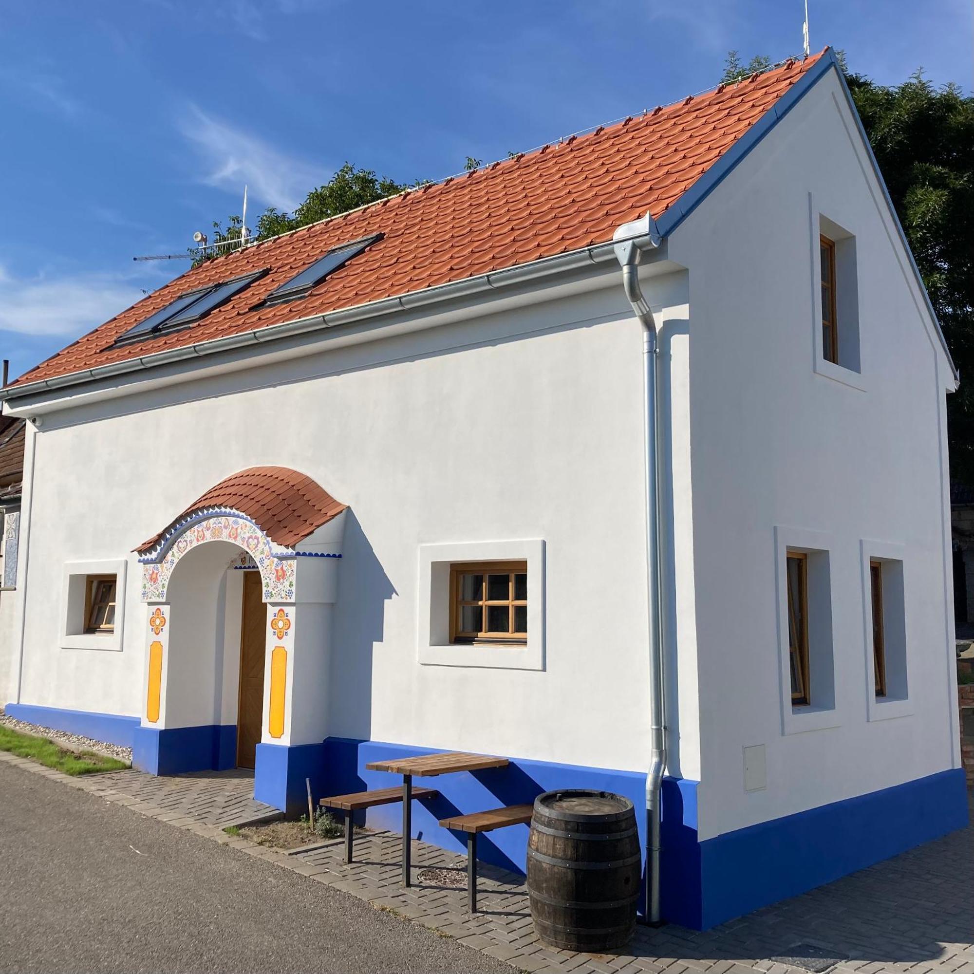 Pod Vinohradem - Apartmany & Vinne Sklepy Mutenice Bagian luar foto